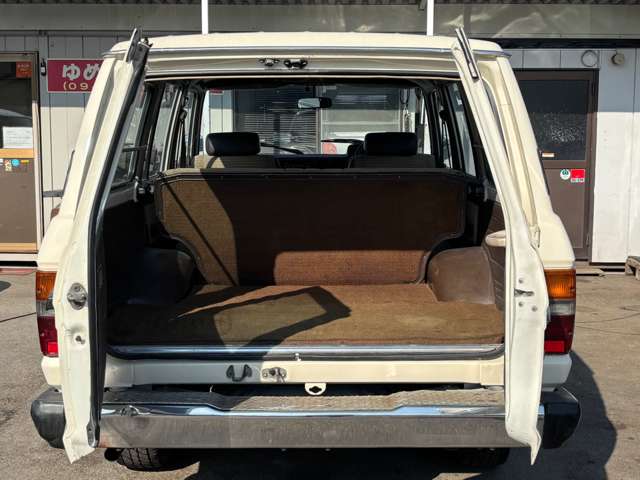 Toyota Land Cruiser 60 4