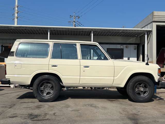 Toyota Land Cruiser 60 9