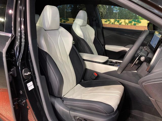 Lexus RX 9