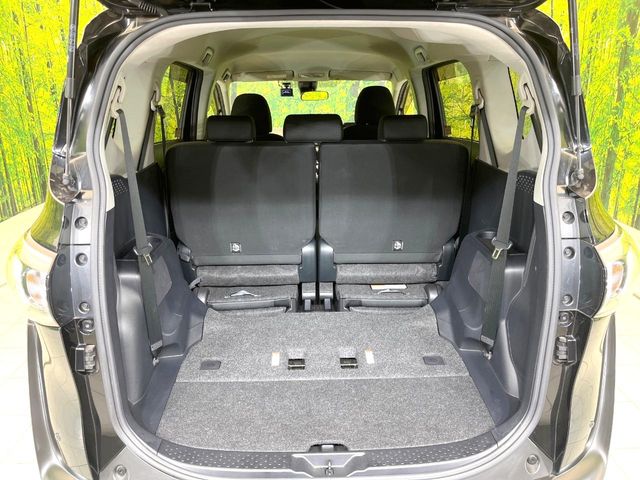 Toyota Sienta 11