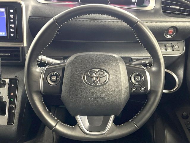 Toyota Sienta 12