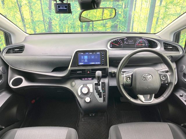 Toyota Sienta 2
