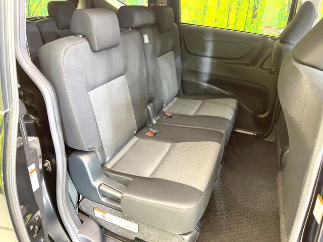 Toyota Sienta 9