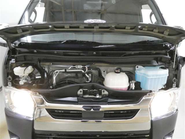 Toyota Hiace Van 11