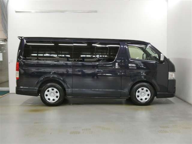Toyota Hiace Van 4