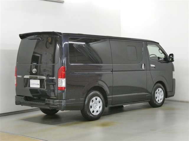 Toyota Hiace Van 5