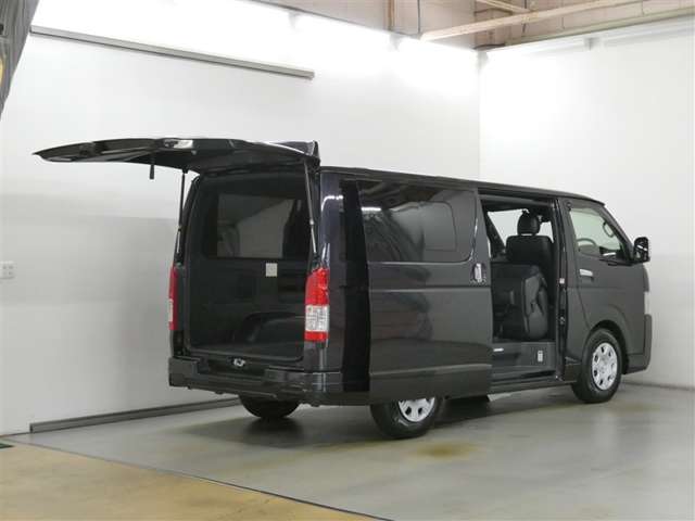 Toyota Hiace Van 7