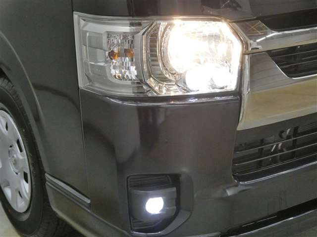 Toyota Hiace Van 9