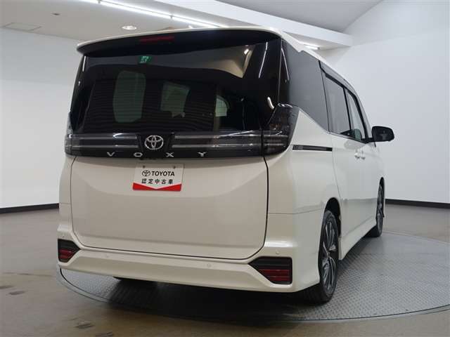 Toyota Voxy 8