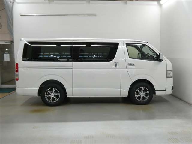 Toyota Hiace Van 4