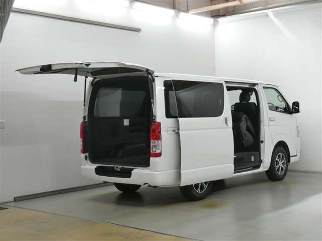 Toyota Hiace Van 7