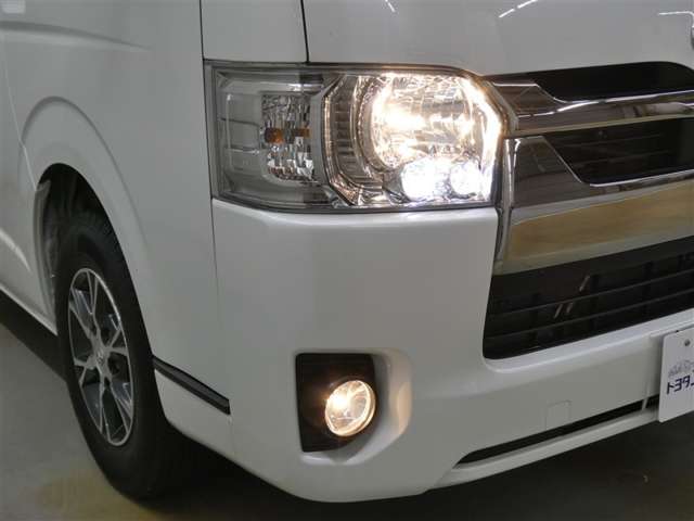 Toyota Hiace Van 9