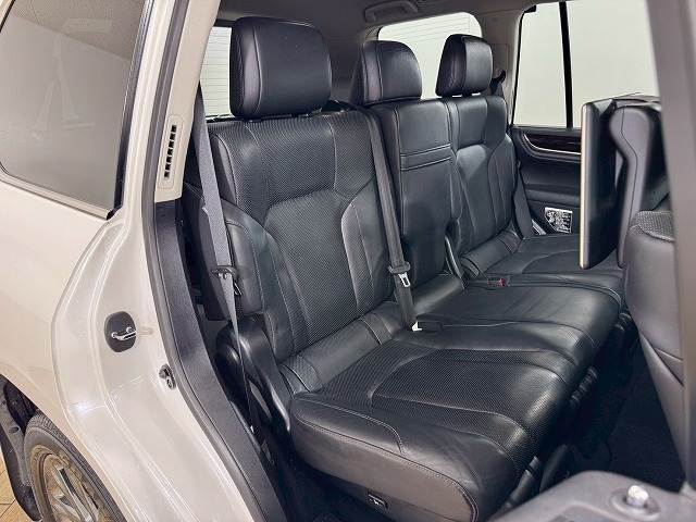 Lexus LX 6