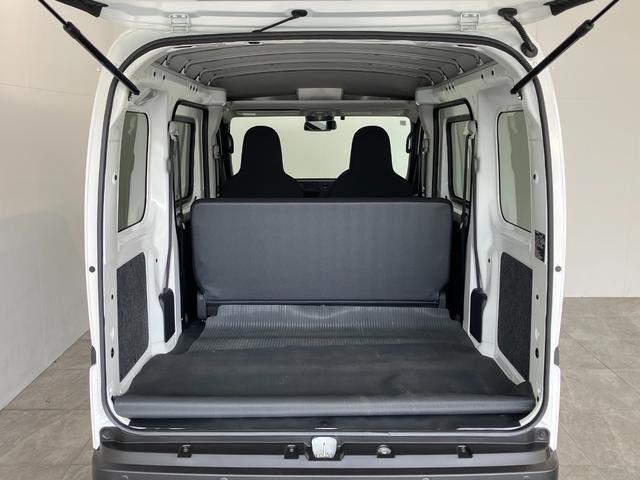 Daihatsu Hijet Cargo 7
