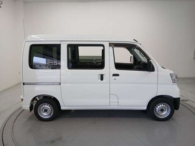Daihatsu Hijet Cargo 4