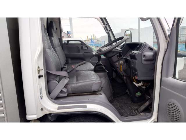 Isuzu Elf 4