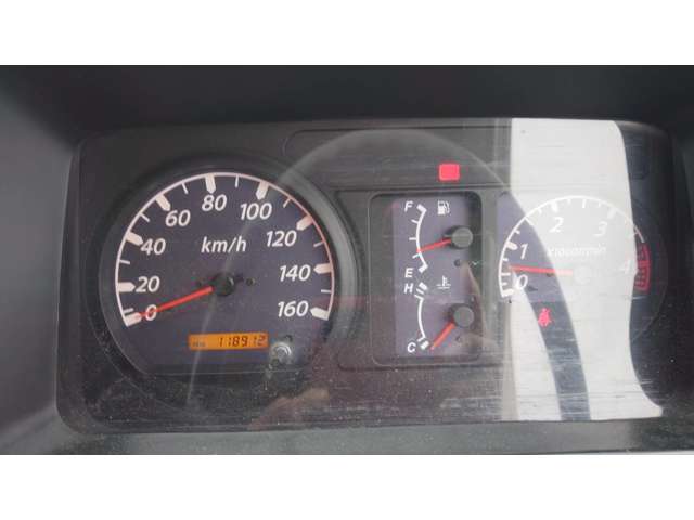 Isuzu Elf 7