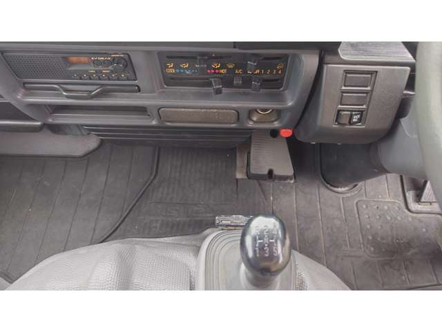 Isuzu Elf 8
