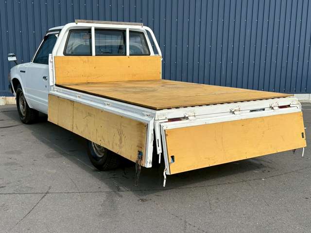Nissan Datsun 10