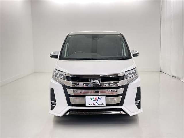 Toyota Noah 4