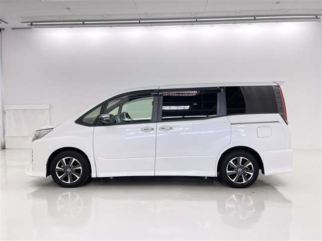 Toyota Noah 5