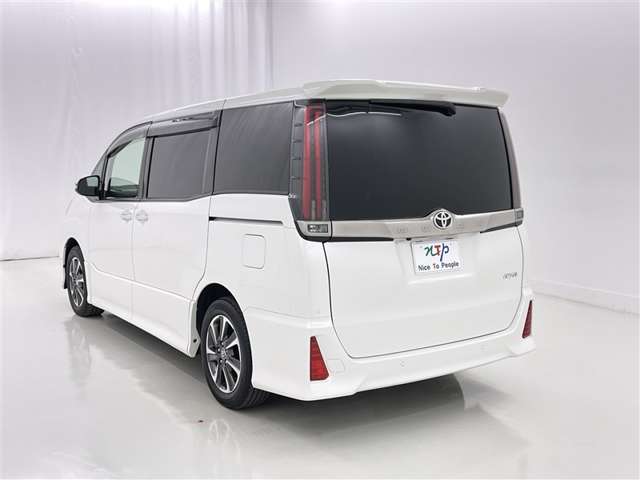 Toyota Noah 6