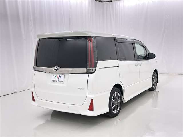 Toyota Noah 7
