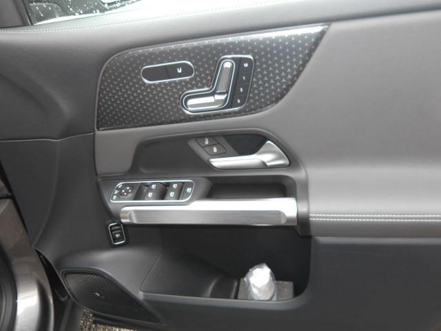 Mercedes-Benz EQB 7