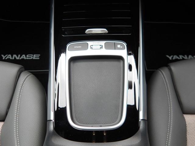 Mercedes-Benz EQB 8