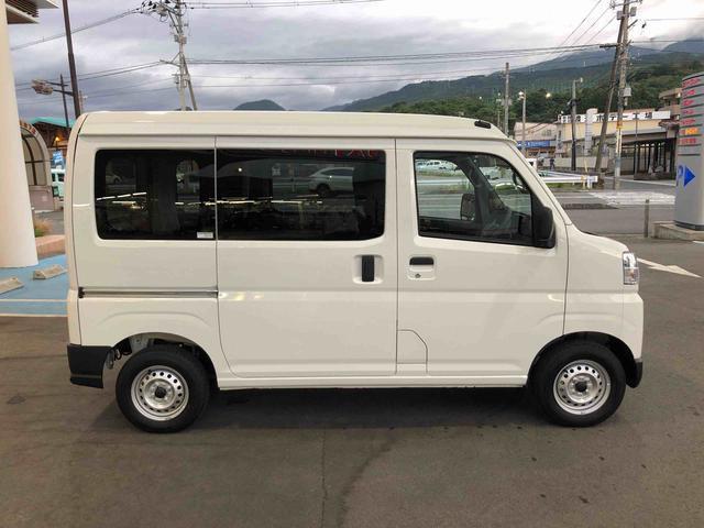 Daihatsu Hijet Cargo 8
