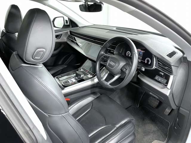 Audi Q8 6