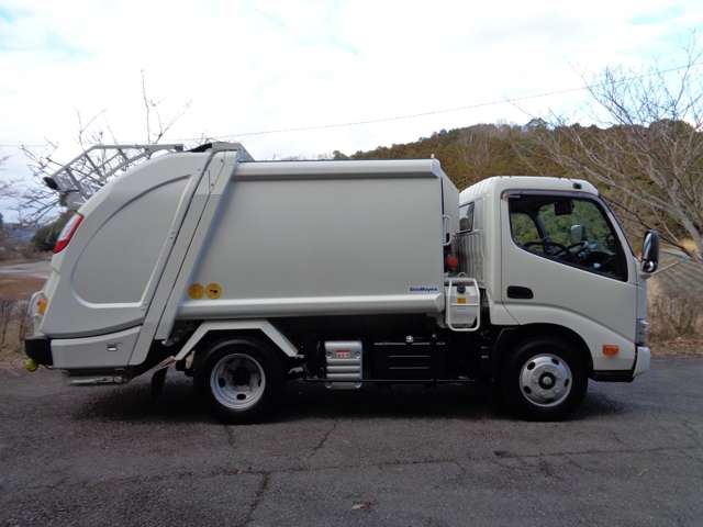 Hino Dutro 4