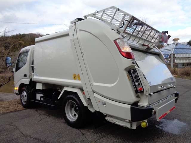 Hino Dutro 10