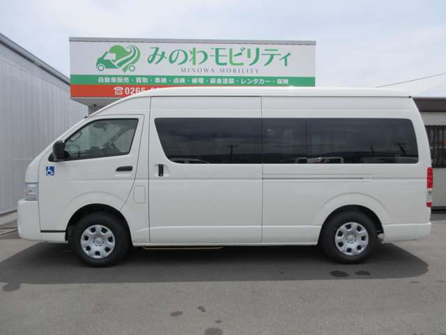Toyota Hiace Commuter 11
