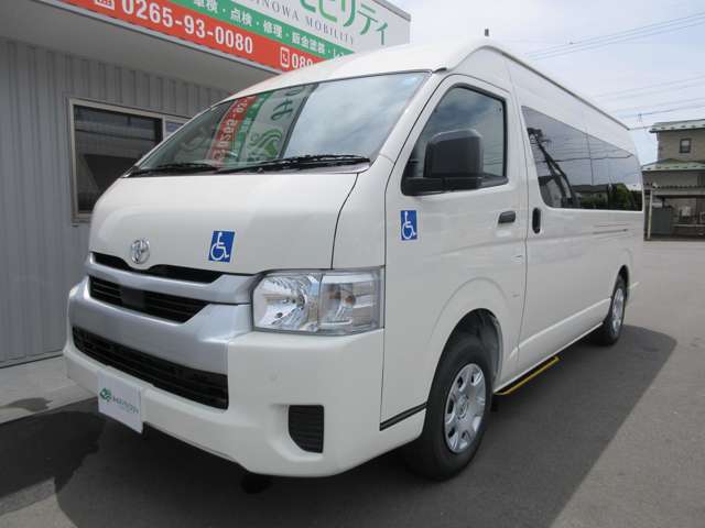 Toyota Hiace Commuter 12