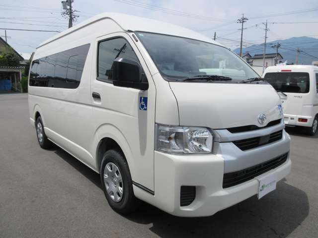 Toyota Hiace Commuter 6