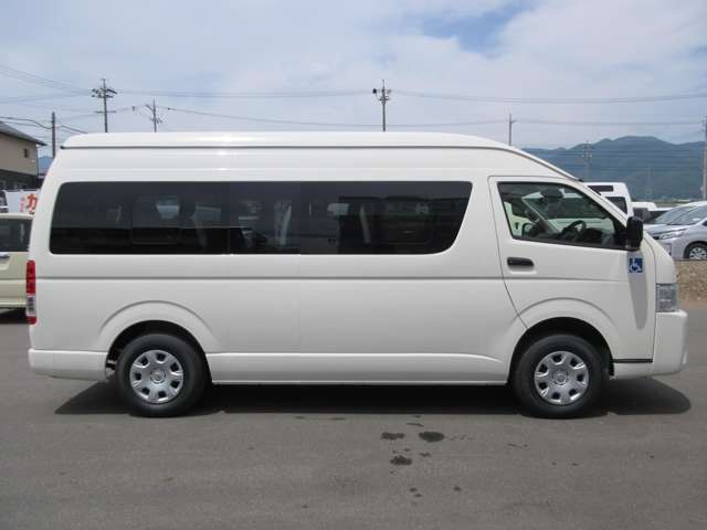 Toyota Hiace Commuter 7