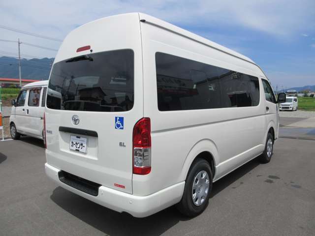 Toyota Hiace Commuter 8