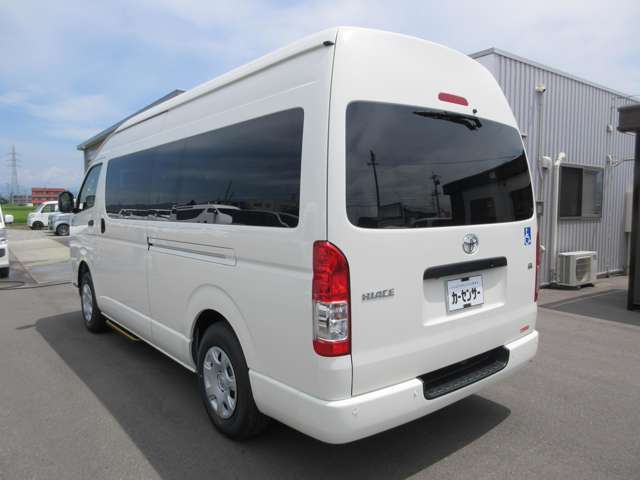 Toyota Hiace Commuter 10