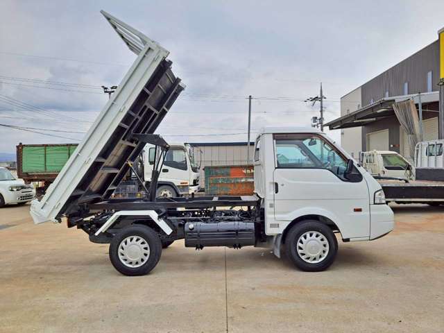 Mazda Bongo Truck 4