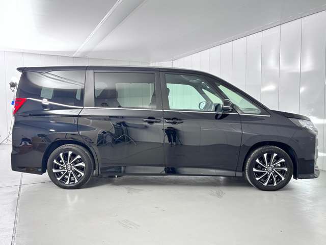 Toyota Noah 5