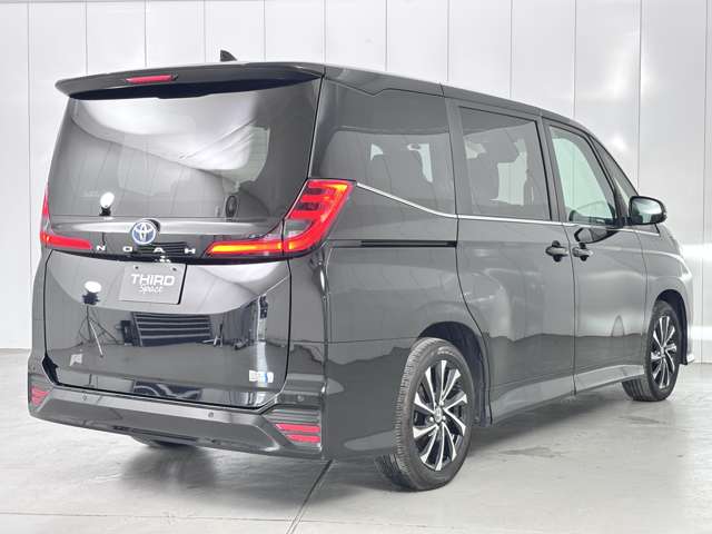 Toyota Noah 6