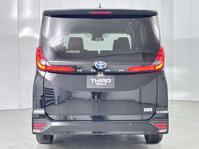 Toyota Noah 7