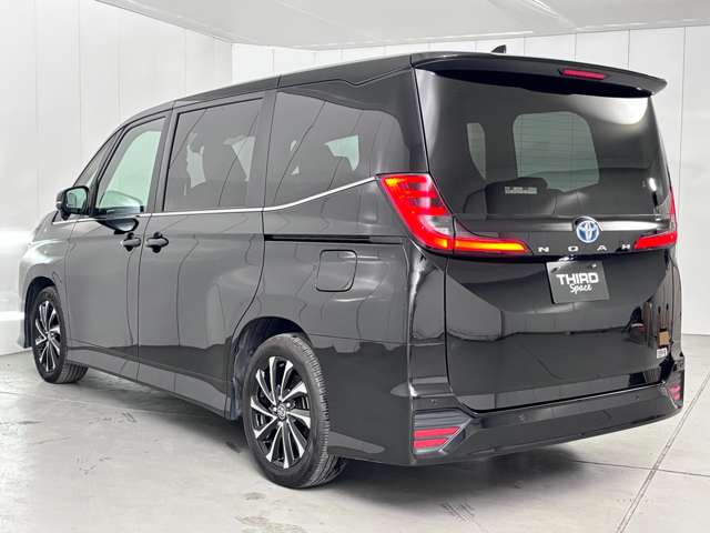 Toyota Noah 8