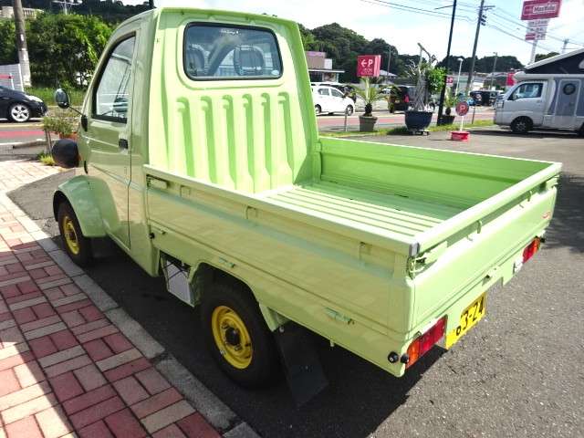 Daihatsu Midget II 11