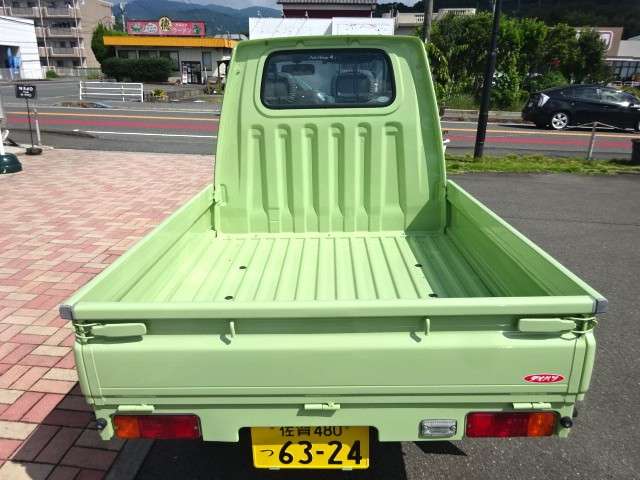 Daihatsu Midget II 12