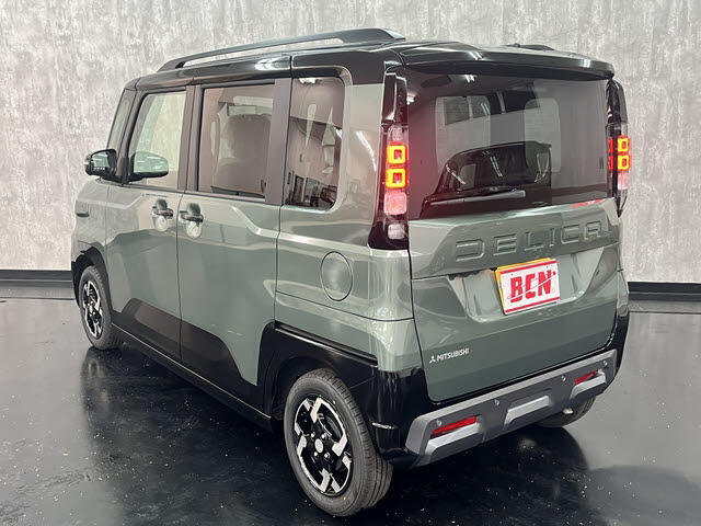 Mitsubishi Delica Mini 6