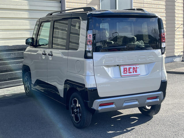 Mitsubishi Delica Mini 6
