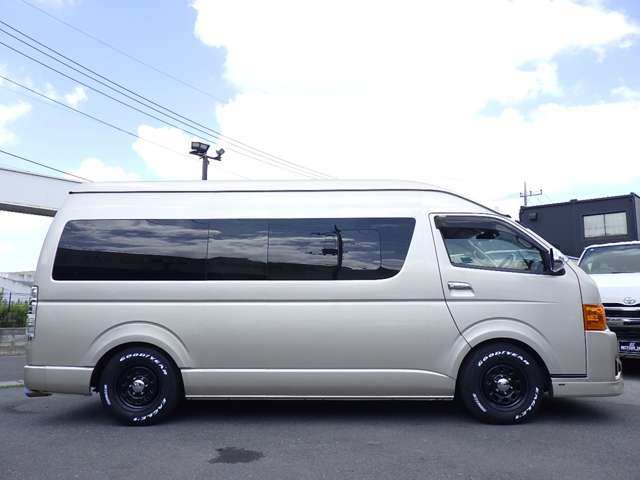 Toyota Regius Ace 11
