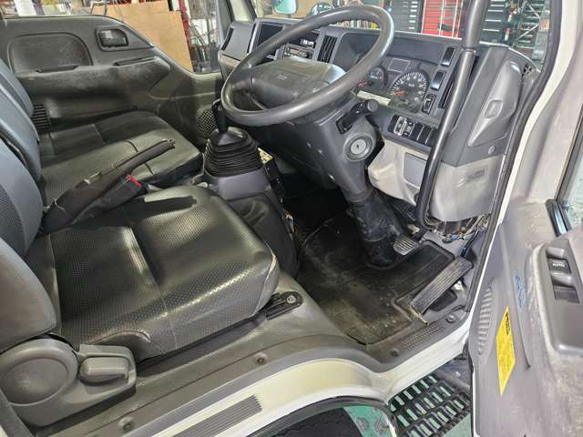 Isuzu Elf 7